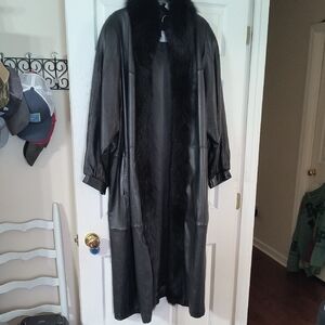 EWEAR, Elegant Black Leather Coat